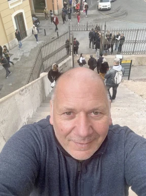 <span>Frank, 54</span>&nbsp;<span style='width: 25px; height: 16px; float: right; background-image: url(/bitmaps/flags_small/DE.PNG)'>&nbsp;</span><br><span>Bielefeld, Deutschland</span>&nbsp;<input type='button' class='joinbtn' style='float: right' value='JOIN NOW' />