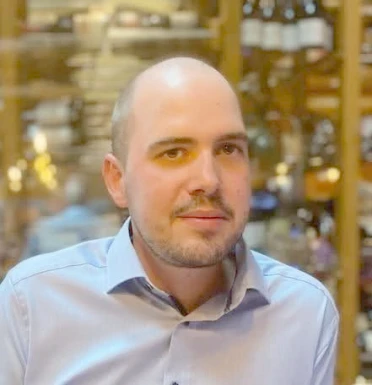 <span>Robin, 34</span>&nbsp;<span style='width: 25px; height: 16px; float: right; background-image: url(/bitmaps/flags_small/DE.PNG)'>&nbsp;</span><br><span>Saarbrucken, Germania</span>&nbsp;<input type='button' class='joinbtn' style='float: right' value='JOIN NOW' />