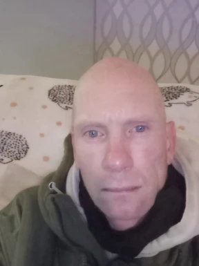 <span>Brendan , 41</span>&nbsp;<span style='width: 25px; height: 16px; float: right; background-image: url(/bitmaps/flags_small/UK.PNG)'>&nbsp;</span><br><span>London, Regno Unito</span>&nbsp;<input type='button' class='joinbtn' style='float: right' value='JOIN NOW' />