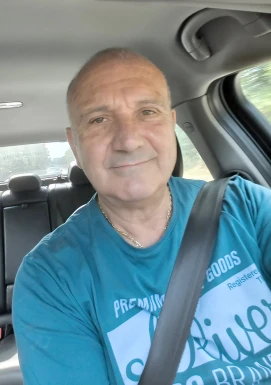 <span>Antonio, 63</span>&nbsp;<span style='width: 25px; height: 16px; float: right; background-image: url(/bitmaps/flags_small/DE.PNG)'>&nbsp;</span><br><span>Frankfurt A, Germania</span>&nbsp;<input type='button' class='joinbtn' style='float: right' value='JOIN NOW' />