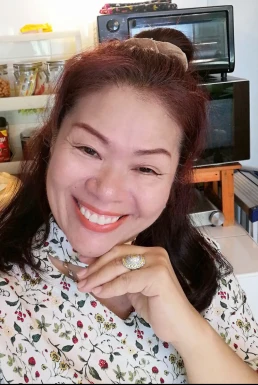 <span>Thaina, 58</span> <span style='width: 25px; height: 16px; float: right; background-image: url(/bitmaps/flags_small/TH.PNG)'> </span><br><span>Bangkok, Thailand</span> <input type='button' class='joinbtn' style='float: right' value='JOIN NOW' />