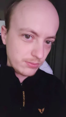 <span>Roy, 33</span>&nbsp;<span style='width: 25px; height: 16px; float: right; background-image: url(/bitmaps/flags_small/NL.PNG)'>&nbsp;</span><br><span>Eindhoven, Niederlande</span>&nbsp;<input type='button' class='joinbtn' style='float: right' value='JOIN NOW' />