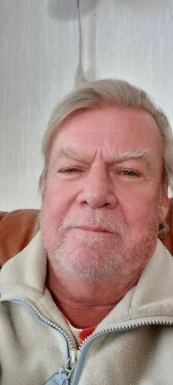 <span>Eric, 31</span> <span style='width: 25px; height: 16px; float: right; background-image: url(/bitmaps/flags_small/SE.PNG)'> </span><br><span>Solna, Sweden</span> <input type='button' class='joinbtn' style='float: right' value='JOIN NOW' />