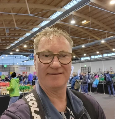 <span>Klaus, 57</span>&nbsp;<span style='width: 25px; height: 16px; float: right; background-image: url(/bitmaps/flags_small/GR.PNG)'>&nbsp;</span><br><span>Piraeus, Греція</span>&nbsp;<input type='button' class='joinbtn' style='float: right' value='JOIN NOW' />