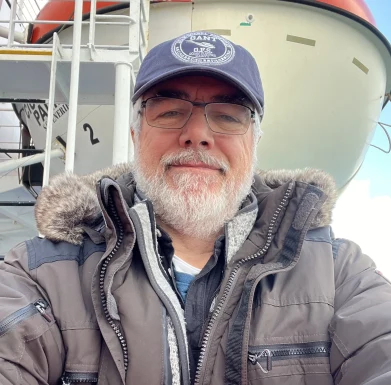 <span>Ralf, 63</span>&nbsp;<span style='width: 25px; height: 16px; float: right; background-image: url(/bitmaps/flags_small/ES.PNG)'>&nbsp;</span><br><span>Alcudia, Испания</span>&nbsp;<input type='button' class='joinbtn' style='float: right' value='JOIN NOW' />