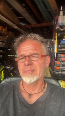 <span>Mariusz, 55</span> <span style='width: 25px; height: 16px; float: right; background-image: url(/bitmaps/flags_small/AU.PNG)'> </span><br><span>Sydney, Australia</span> <input type='button' class='joinbtn' style='float: right' value='JOIN NOW' />