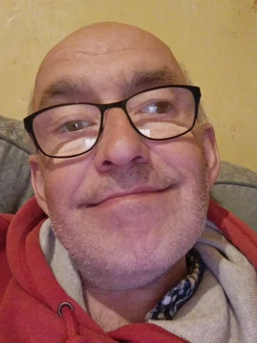 English men looking for love