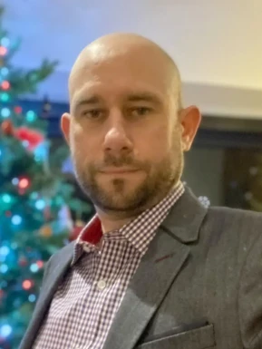 English men looking for love