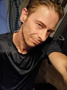 English men looking for love