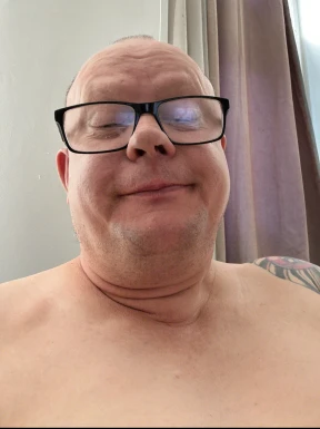 English men looking for love